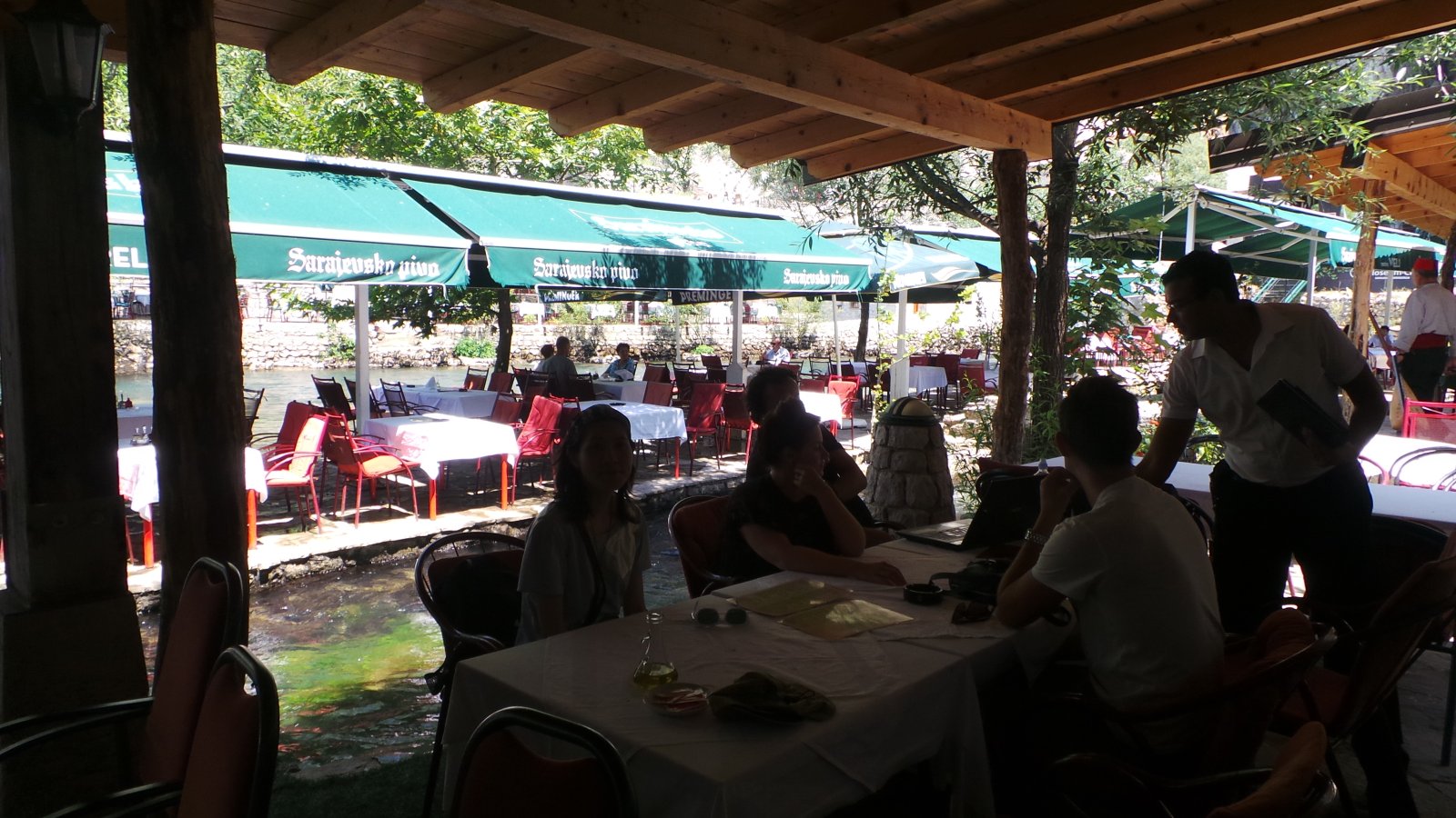 Lunch by the stream10